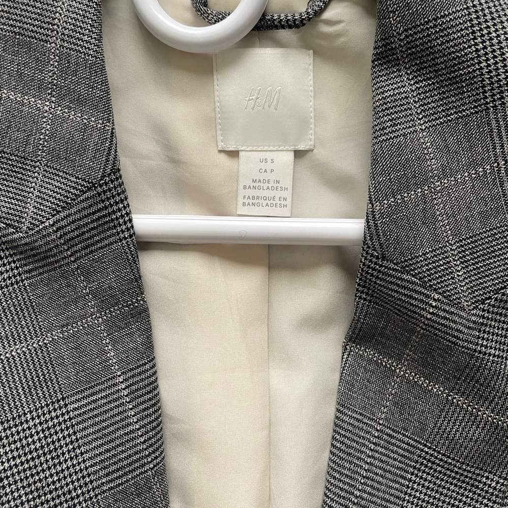 H&M Gray Plaid Double-Breasted Blazer with Cream Lining - Picture 4 of 5